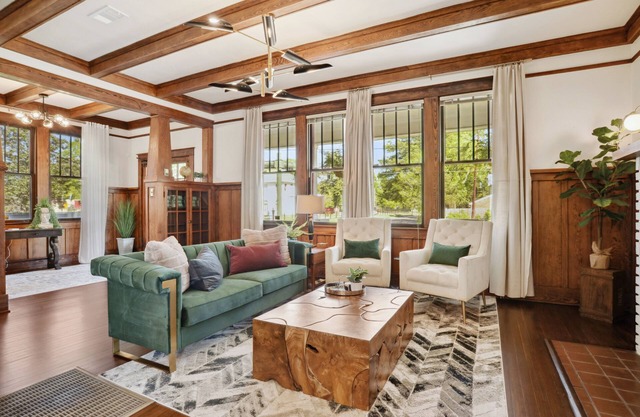 Upscale Garden District Stunner Near LSU/Downtown - Sleeps 8