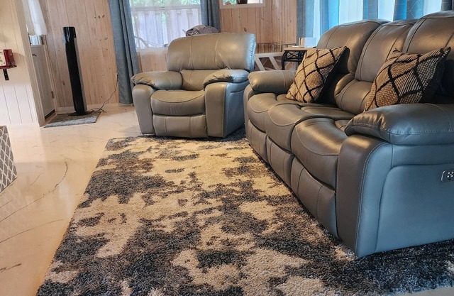 Upscale Hidden Jewel 2 miles to Nokomis Beach!
