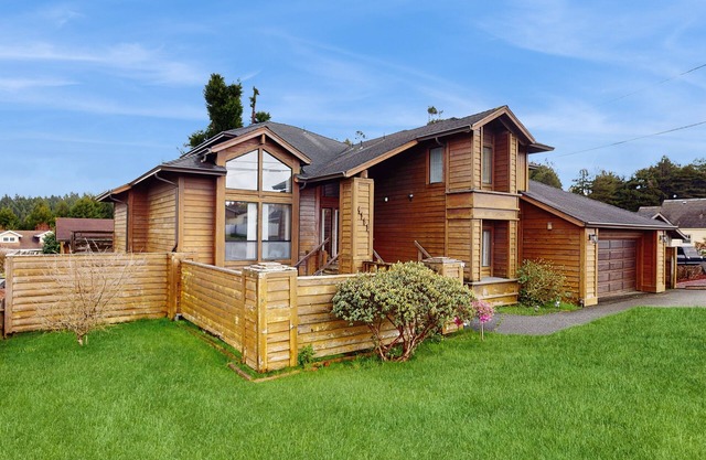 Maison haut de gamme près de l'océan avec baignoire à jets, salle de jeux et barbecue à gaz!