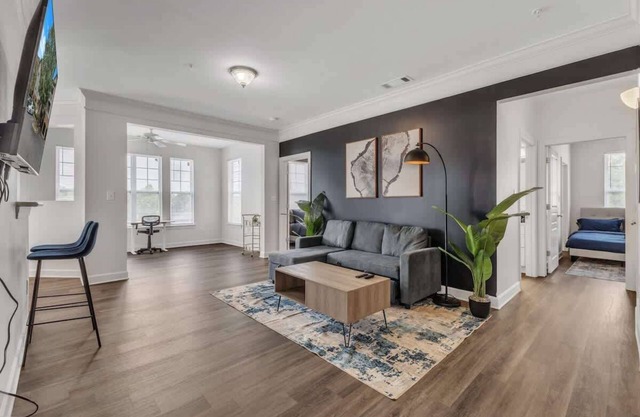 Upscale King 3BR Suite Mins to Downtown Raleigh!