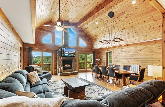 Upscale Mountain Cabin with Great Views