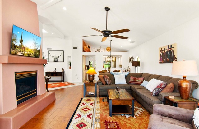 NEW-Sedona-VIEWS piscine-spa-golf-randonnée-cheminée, UPSCALE, 1820 ft, PRIVÉ