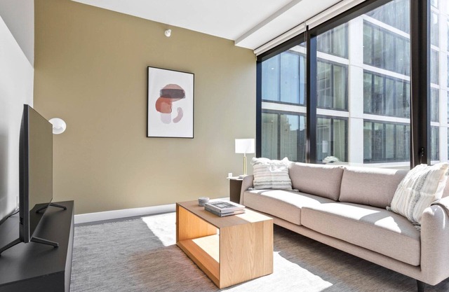 Upscale South Loop 1BR w/ Pool, Gym & Spa, nr Grant Park, by Blueground