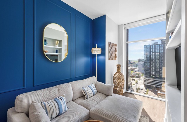 Upscale Studio in The Gulch Fast WiFi In-Unit W/D Secure Parking
