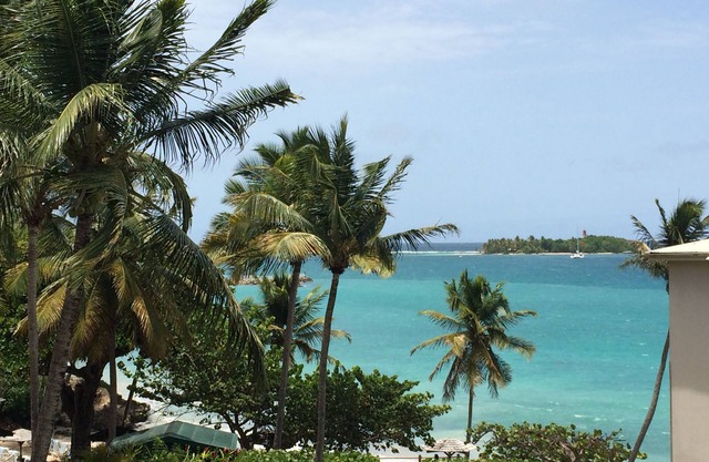 Studio standing, Guadeloupe Gosier Résidence La Vieille Tour, vue et accès mer