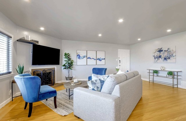 Upscale stylish entire 4B2B house with amazing views