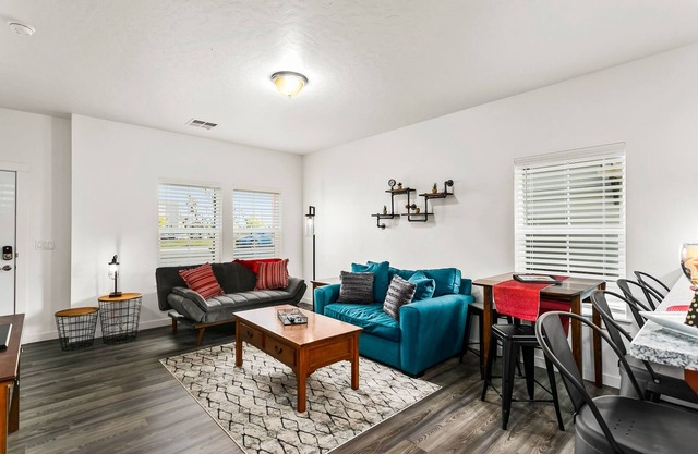 Upscale Townhome Near The Village & Boise Mall-67