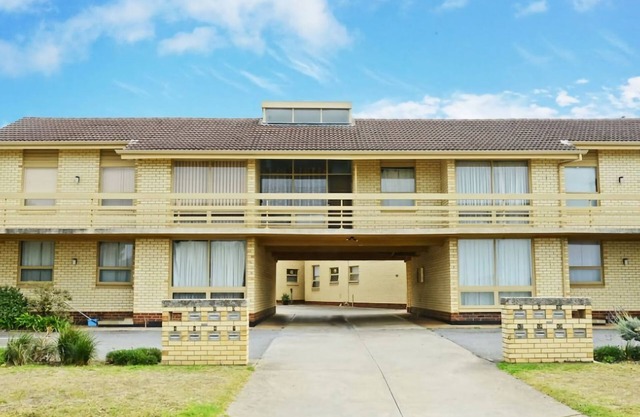 Abordable, Central & Beachfront!