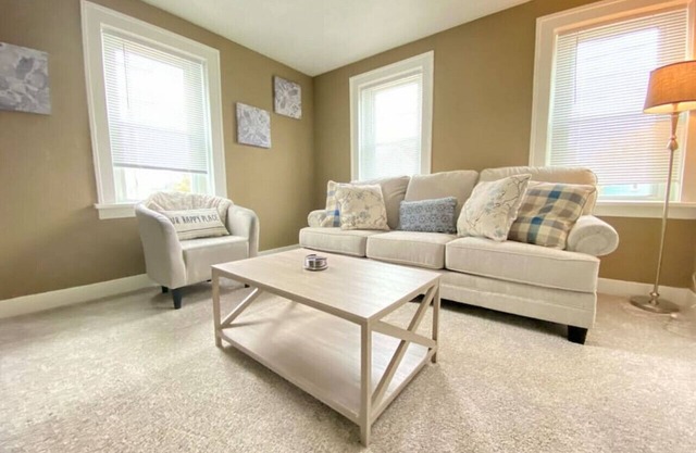Upstairs Unit By Cedar Point