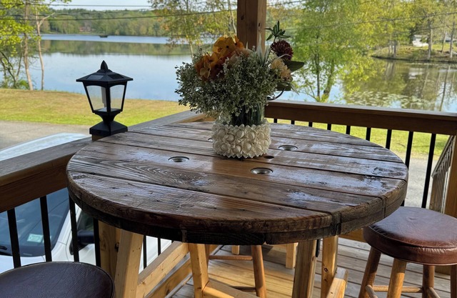 2BR,2BA Lake House-Upstate NY. King bed,kayak,fishing,parks & trails, fire pit