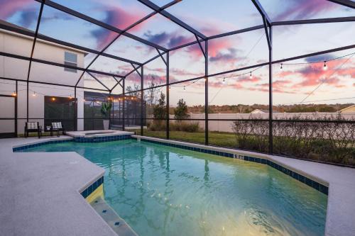 Upstay Vibrant Home w Themed Rooms Pool & Games