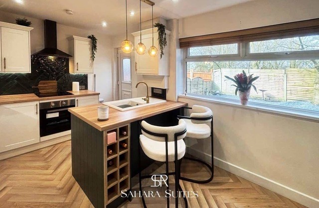 Quiet & Central 2-BR | Hyde | Work & Family Stays