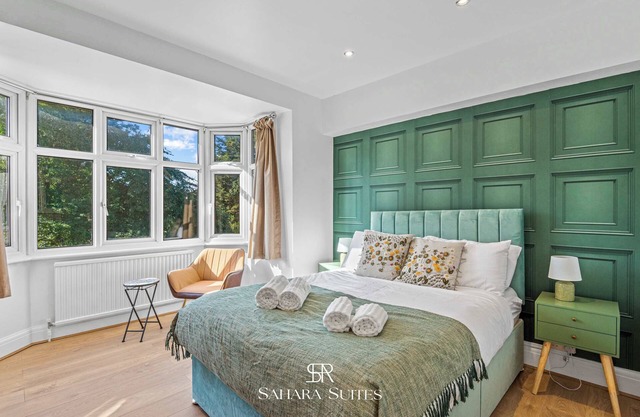 Luxury 6BR Ensuite | Reading Retreat | Parking