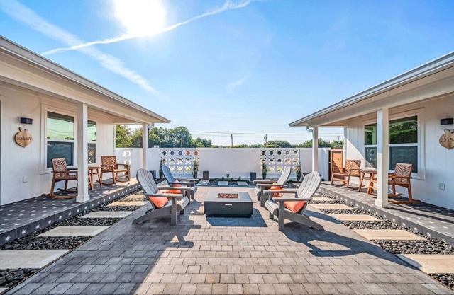 Uptown Peach ~Suite Minutes from Magnolia + Baylor