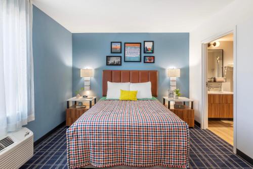 Uptown Suites Extended Stay Denver CO - Centennial