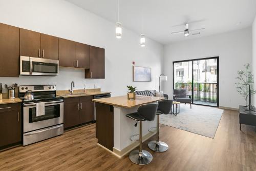 Urban 1BR Apartment Prime Location