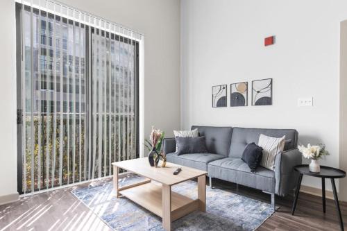 Urban Chic meets Comfort 2BR with Pool