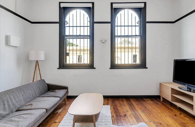 Stylish Stay in Redfern Central & Convenient