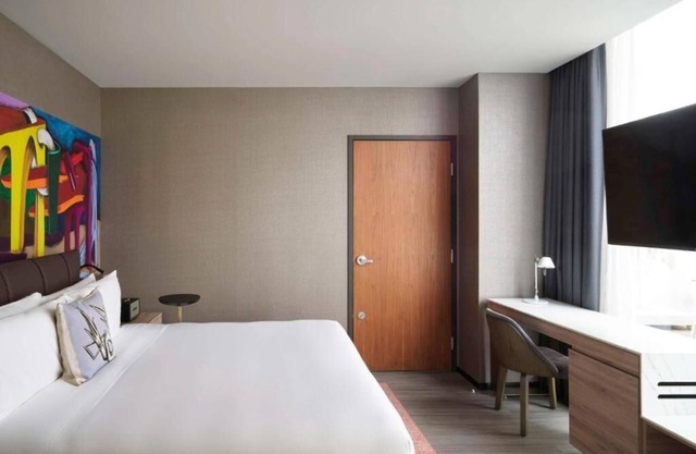 Urban Escape: Pets Allowed, Nightclub & Shuttle, Parque México!