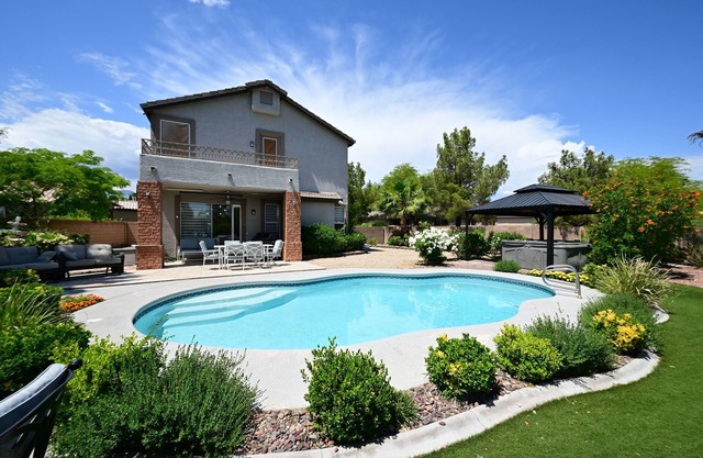Resort style maison avec immense cour et piscine privée!