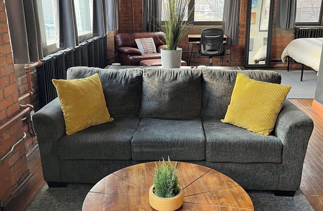 Urban King bed Loft Free Parking Downtown