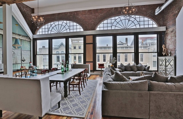 Urban Loft Downtown Shelbyville - * 5000 pieds carrés, pour 17 personnes