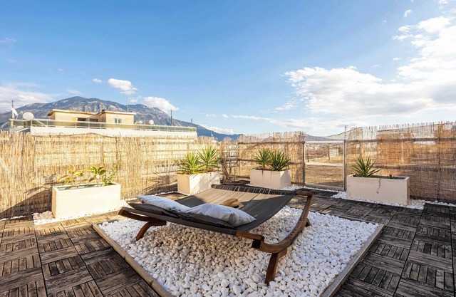Urban Nest - Loft with Private Rooftop Garden