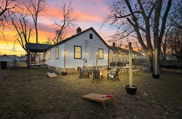 Urban Oasis centrally located near downtown with game room & huge yard!