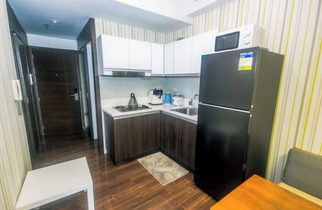 Urban Oasis Sleep in Style Air Condo Makati’s Comfy Gym Swim Park Eat Dance 914