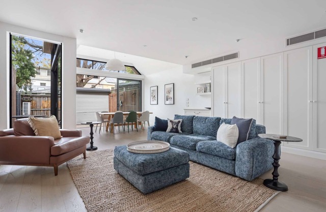 Urban oasis: Stylish 4BR retreat in vibrant Newtown