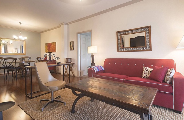 URBAN RESORT LIVING 5 miles from Old Town