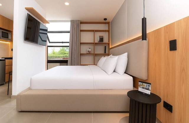 Urban Retreat - Jacuzzi, Cowork, 1BR Bliss