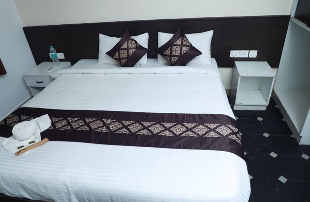 Urban Stay Chairmen Hotel