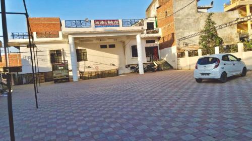 Usha Lawn
