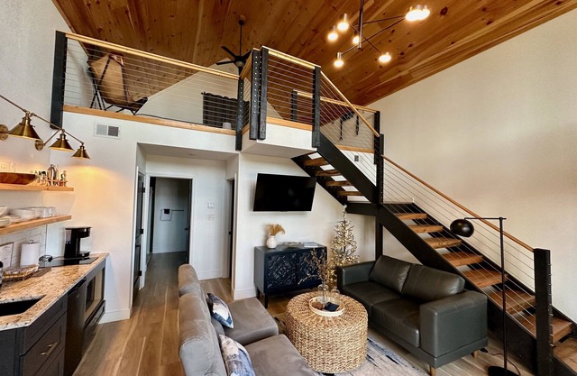 Contemporary Modern Cottage Great Views - 5