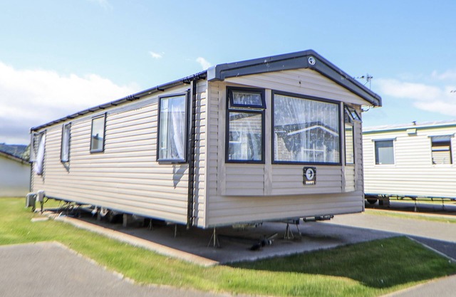 V9 TY MAWR HOLIDAY PARK, pet friendly in Towyn