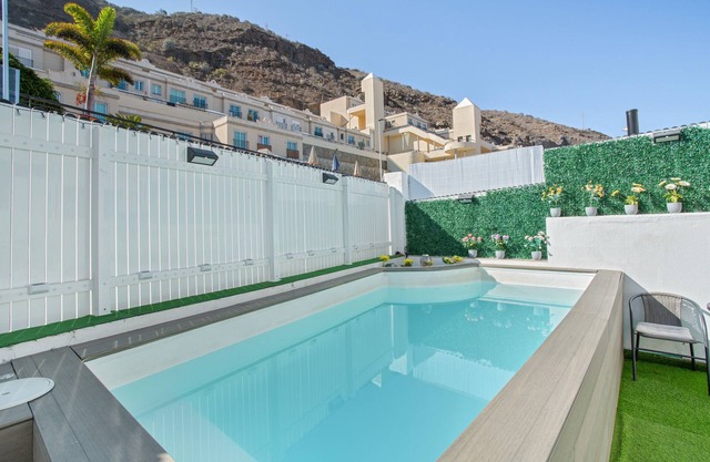 Vacation Villa 'Big Puerto Rico Streetfront' with Mountain View, Wi-Fi and Air Conditioning
