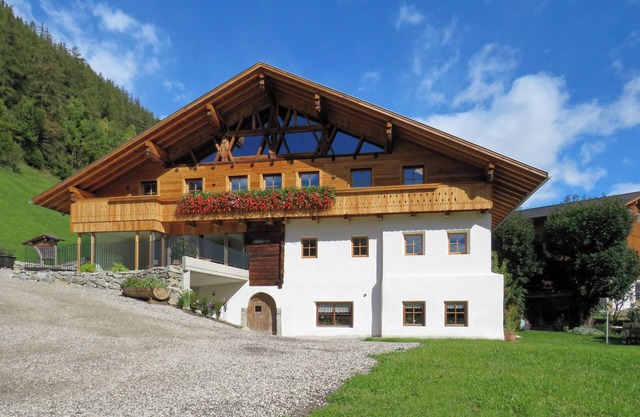 Vacation apartment "Tischlerhof Alm" with balcony and mountain view