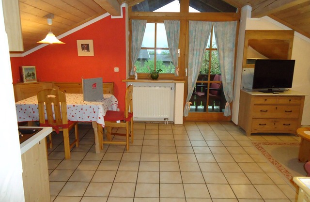 Ferienwohnung, 45qm, separates Schlafzimmer, Süd- und Ostbalkon im Ortsteil Wiechs