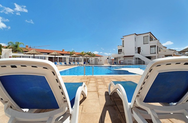 Appartement de vacances 'Blue Dream Pebble Beach' avec vue sur la mer, piscine partagée et Wi-Fi