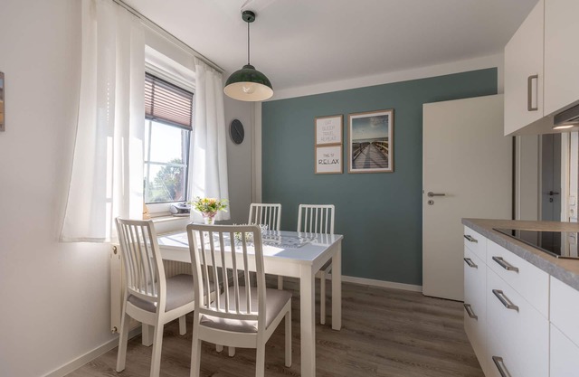 Vacation apartment/apartment for 6 guests with 75m² in Holtgast (272502)