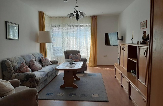 Vacation apartment with kitchenette and balcony 500m from Therme 1