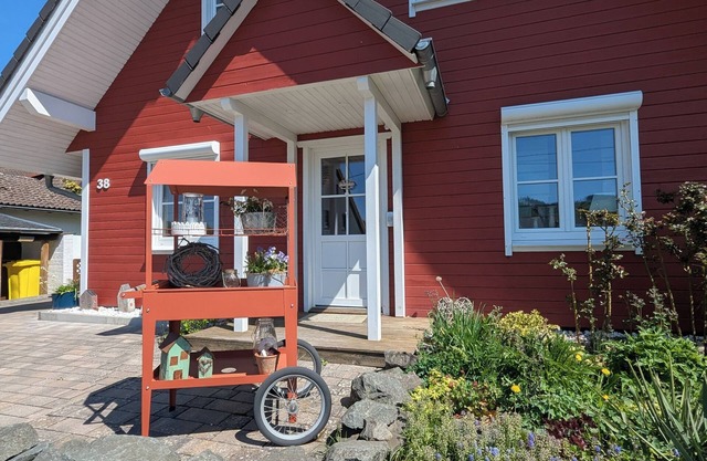 Joli appartement dans une maison suédoise, joliment meublée