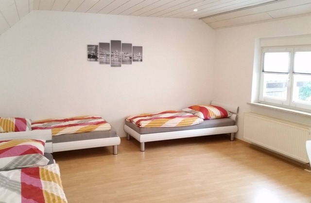 Vacation apartment and fitter's apartment zum Wiesengrund with parking facilities
