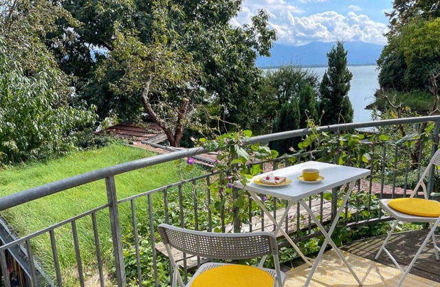 Vacation apartment Idylle am See - Idyllic on the island with balcony directly on the lake