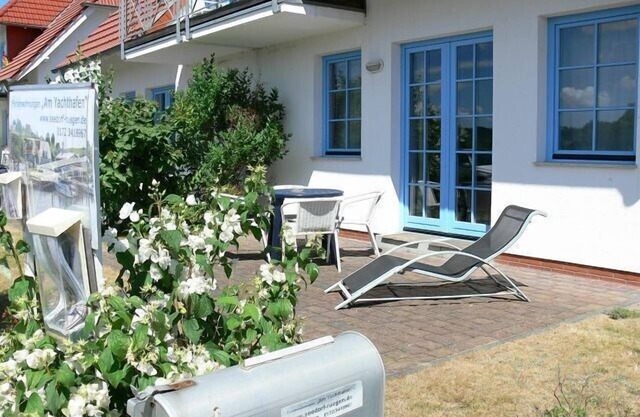 Appartement dans le village lacustre idyllique avec vue sur le port