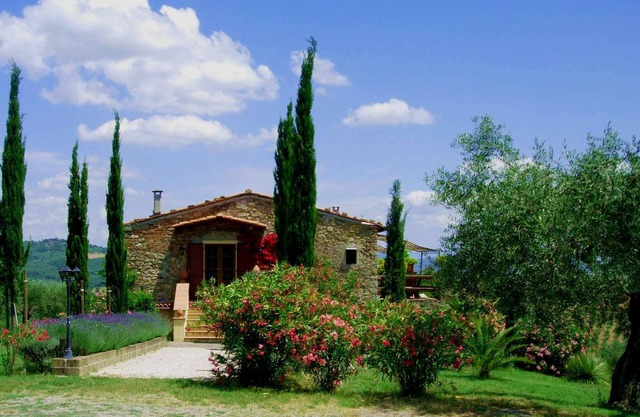 Vacation apartment in a Tuscan stone house