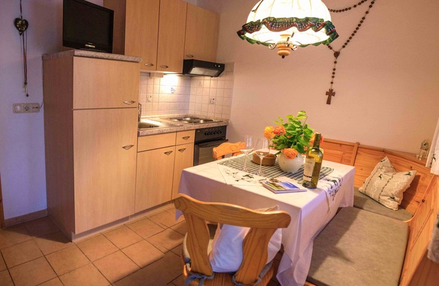 Ferienwohnung Nr. 1, 28 qm, Schlafzimmer, Wohnzimmer mit Küchenzeile, Balkon, 3 Sterne, max. 2 Personen