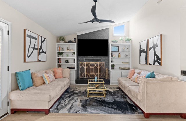 Vacation at La Casita - 3 Bed/2 Bath Home - Hot Tub, Firepit, & Putting Green