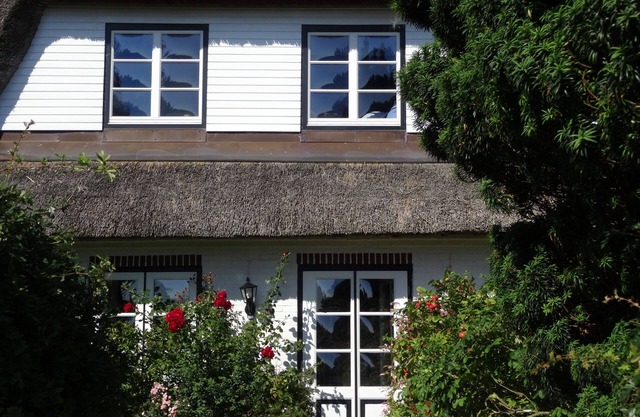 Vacances sur la mer Baltique sous le chaume avec beaucoup de confort; Cheminée, Wi-Fi gratuit, 2 Smart TV.